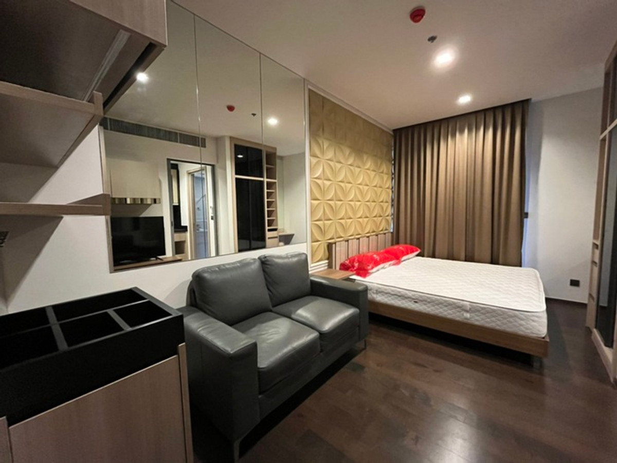 For SaleCondoRatchathewi,Phayathai : 📢📢For Rent/Sell Condo The Line Ratchathewi, luxury condo in the heart of the city, convenient transportation, near BTS Station, 28 sq.m., new room, beautiful built-in furniture + complete electrical appliances Urgent!! Only 19000 (loss of 6.25 million bah