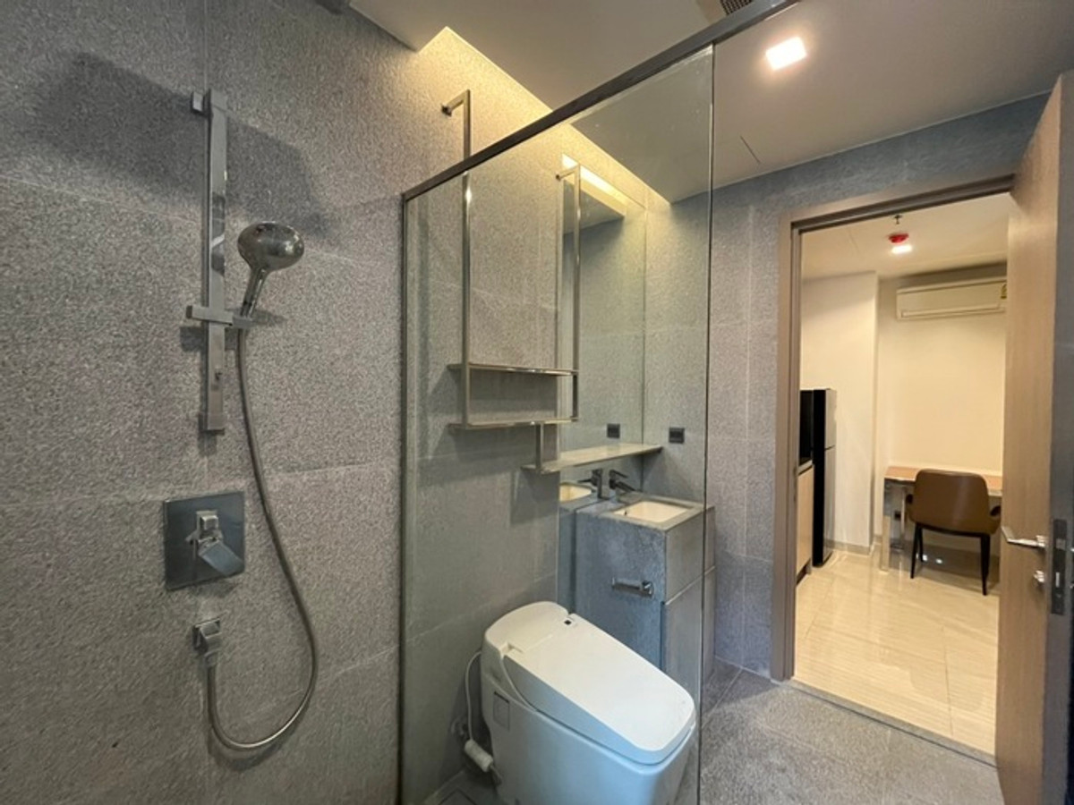 For SaleCondoRatchathewi,Phayathai : 📢📢For Rent/Sell Condo The Line Ratchathewi, luxury condo in the heart of the city, convenient transportation, near BTS Station, 28 sq.m., new room, beautiful built-in furniture + complete electrical appliances Urgent!! Only 19000 (loss of 6.25 million bah