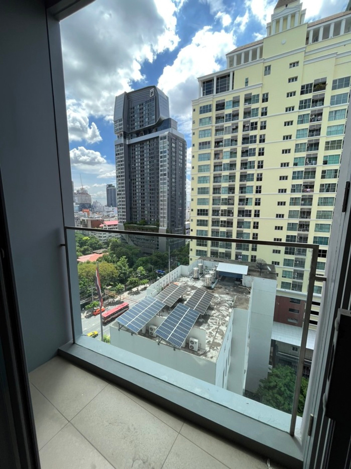 For SaleCondoRatchathewi,Phayathai : 📢📢For Rent/Sell Condo The Line Ratchathewi, luxury condo in the heart of the city, convenient transportation, near BTS Station, 28 sq.m., new room, beautiful built-in furniture + complete electrical appliances Urgent!! Only 19000 (loss of 6.25 million bah