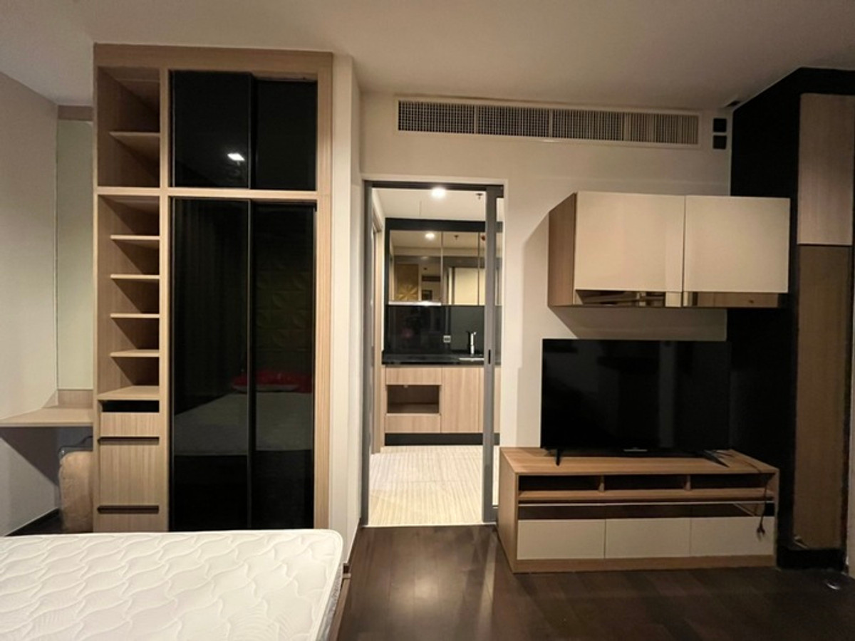 For SaleCondoRatchathewi,Phayathai : 📢📢For Rent/Sell Condo The Line Ratchathewi, luxury condo in the heart of the city, convenient transportation, near BTS Station, 28 sq.m., new room, beautiful built-in furniture + complete electrical appliances Urgent!! Only 19000 (loss of 6.25 million bah