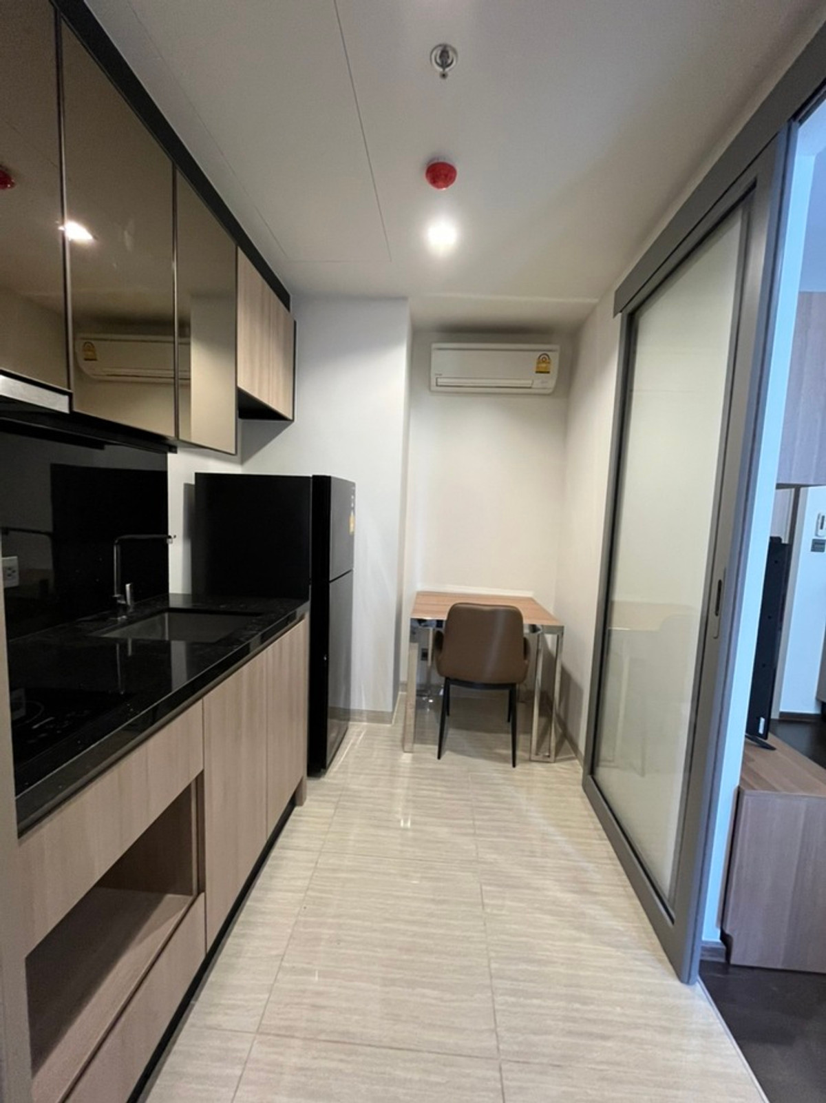 For SaleCondoRatchathewi,Phayathai : 📢📢For Rent/Sell Condo The Line Ratchathewi, luxury condo in the heart of the city, convenient transportation, near BTS Station, 28 sq.m., new room, beautiful built-in furniture + complete electrical appliances Urgent!! Only 19000 (loss of 6.25 million bah