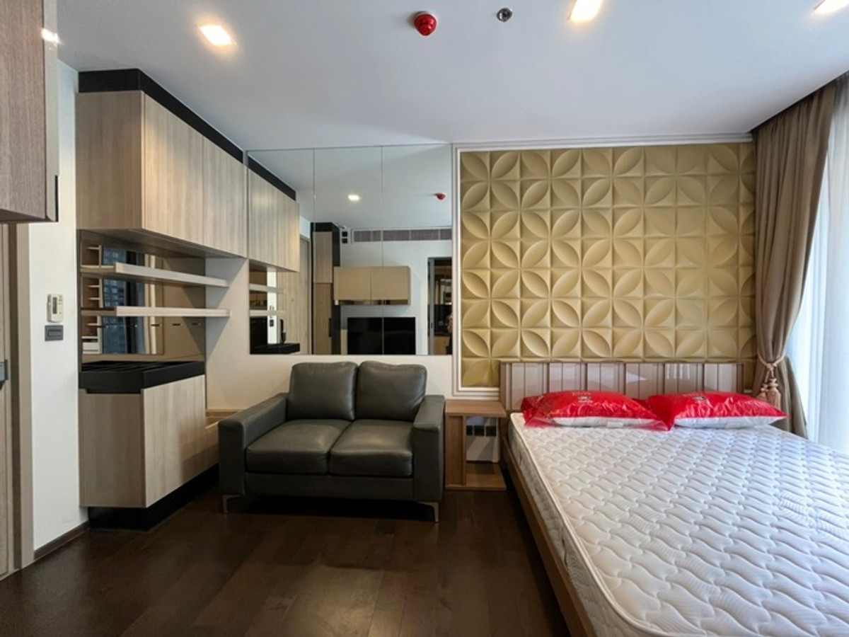 For SaleCondoRatchathewi,Phayathai : 📢📢For Rent/Sell Condo The Line Ratchathewi, luxury condo in the heart of the city, convenient transportation, near BTS Station, 28 sq.m., new room, beautiful built-in furniture + complete electrical appliances Urgent!! Only 19000 (loss of 6.25 million bah