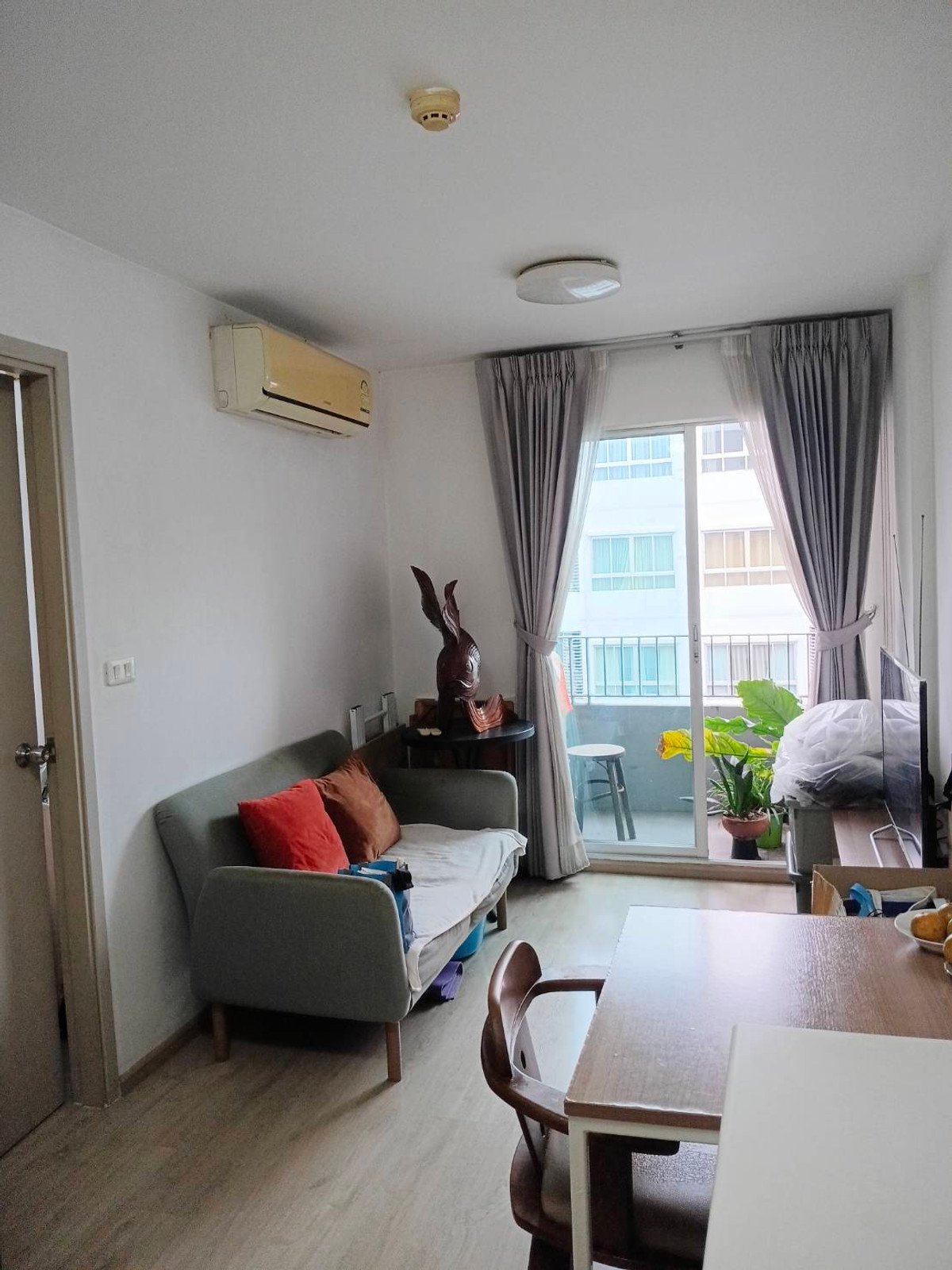 ขายคอนโดอ่อนนุช อุดมสุข : เอลลิโอ สุขุมวิท 64 วิวสระว่ายน้ำ ราคาพิเศษ 1.95ล้าน จองด่วน!!!