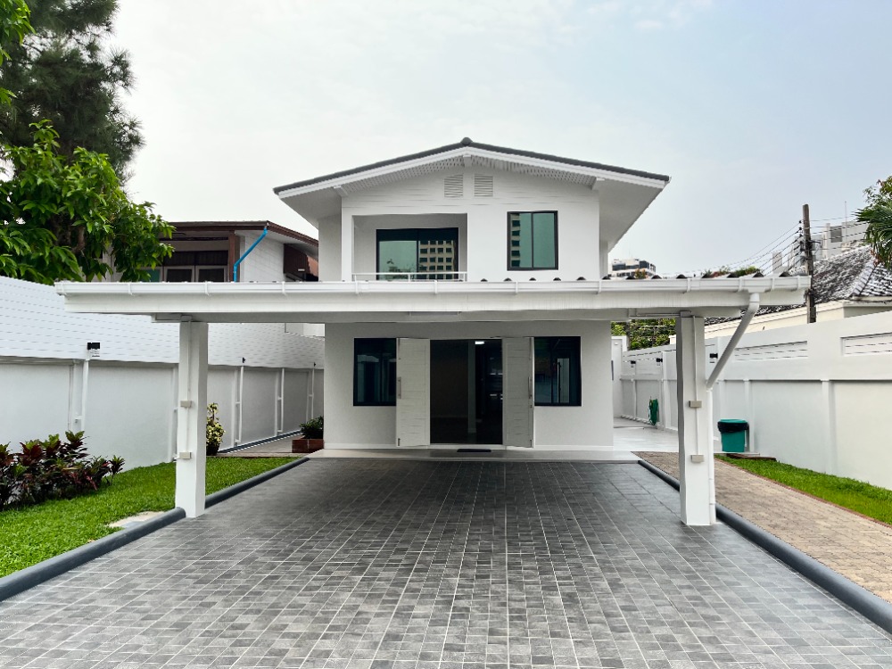 ให้เช่าบ้านอารีย์ อนุสาวรีย์ : ให้เช่า บ้านเดี่ยว รีโนเวทใหม่ สไตล์ modern ย่านอารีย์ ในซอย พหลโยธิน 9, 4 นอน/ 4 น้ำ, 400 ตรม., สวนส่วนตัว, สงบ, สะดวก เหมาะอยู่อาศัย ทำโฮมออฟฟิส