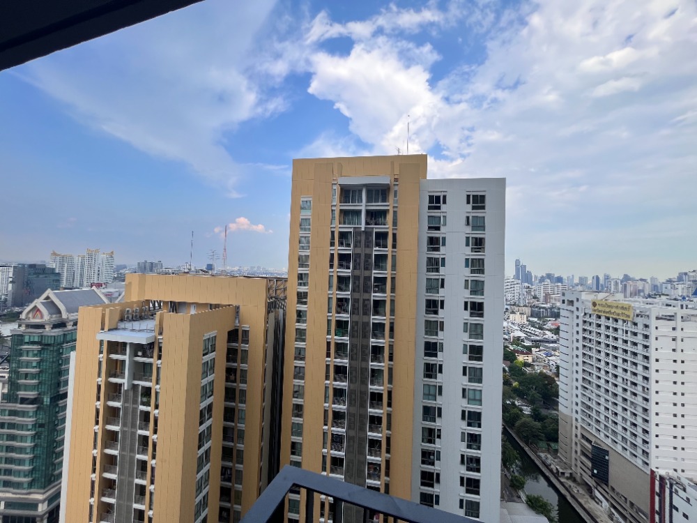 For RentCondoRama9, Petchburi, RCA : Luxury condo for rent, Ideo Mobi Asoke , Loft Type , fully furnished, ready to move in, luxury condo 200 m. to MRT phetchaburi