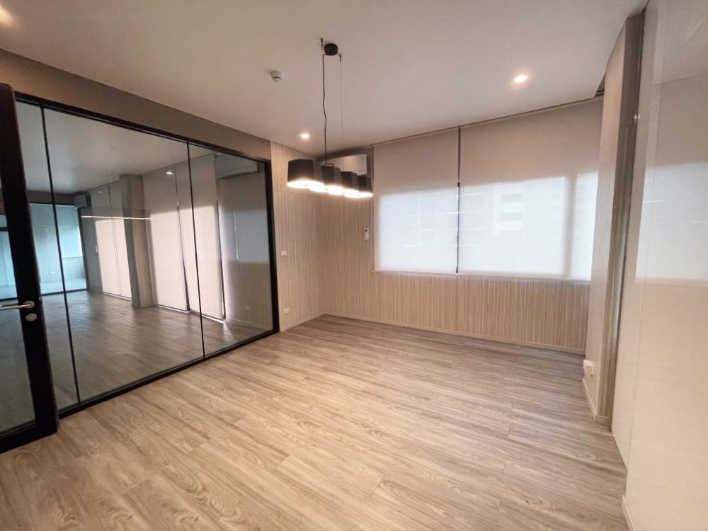 For RentOfficeSathorn, Narathiwat : Office for rent, Sathorn, Charoen Rat, near BTS surasak, 