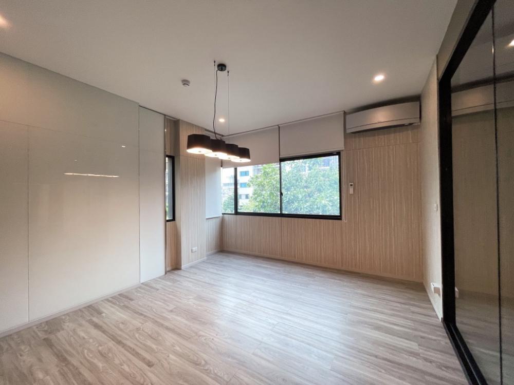 For RentOfficeSathorn, Narathiwat : Office for rent, Sathorn, Charoen Rat, near BTS surasak, 