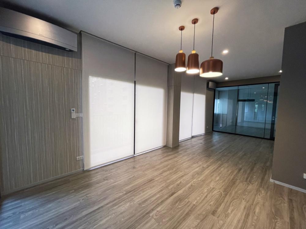 For RentOfficeSathorn, Narathiwat : Office for rent, Sathorn, Charoen Rat, near BTS surasak, 