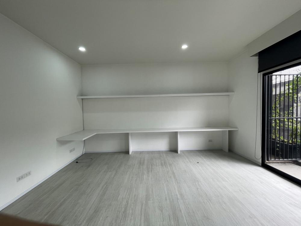 For RentOfficeSathorn, Narathiwat : Office for rent, Sathorn, Charoen Rat, near BTS surasak, 