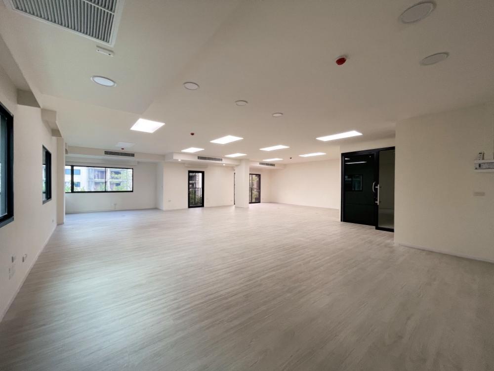 For RentOfficeSathorn, Narathiwat : Office for rent, Sathorn, Charoen Rat, near BTS surasak, 