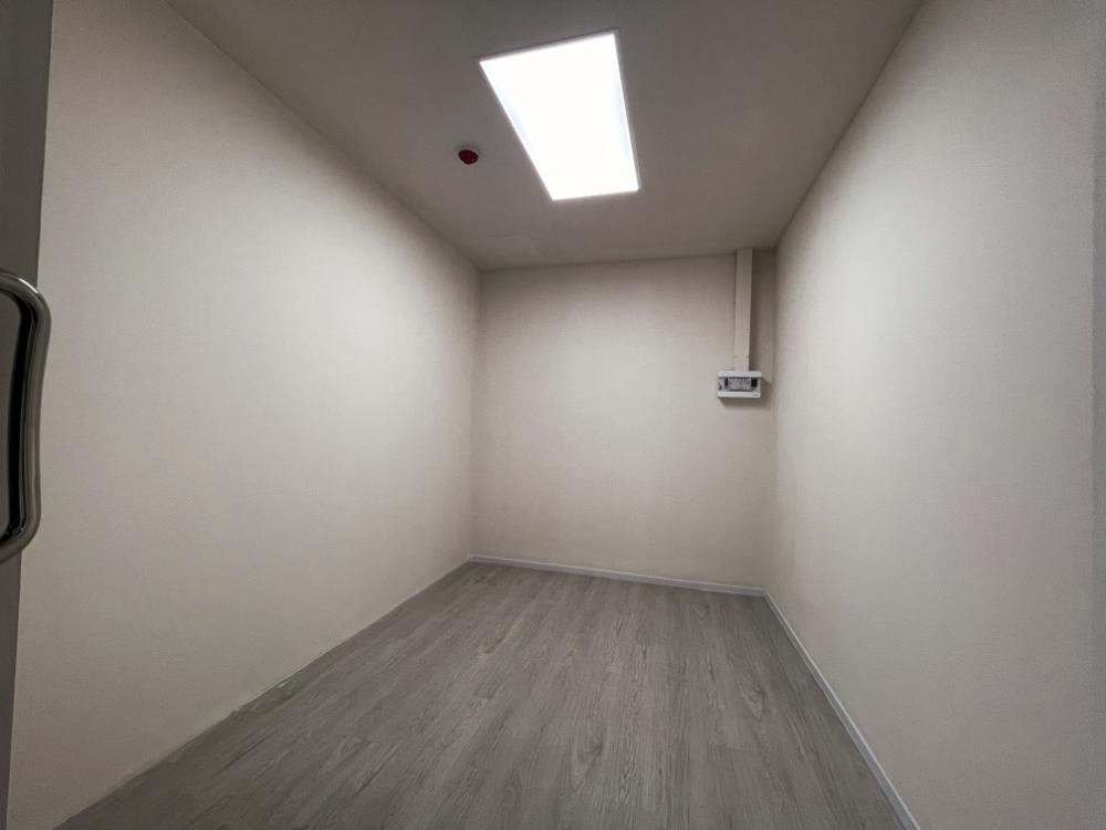 For RentOfficeSathorn, Narathiwat : Office for rent, Sathorn, Charoen Rat, near BTS surasak, 