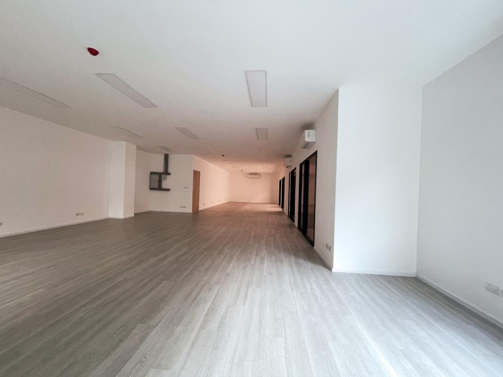 For RentOfficeSathorn, Narathiwat : Office for rent, Sathorn, Charoen Rat, near BTS surasak, 