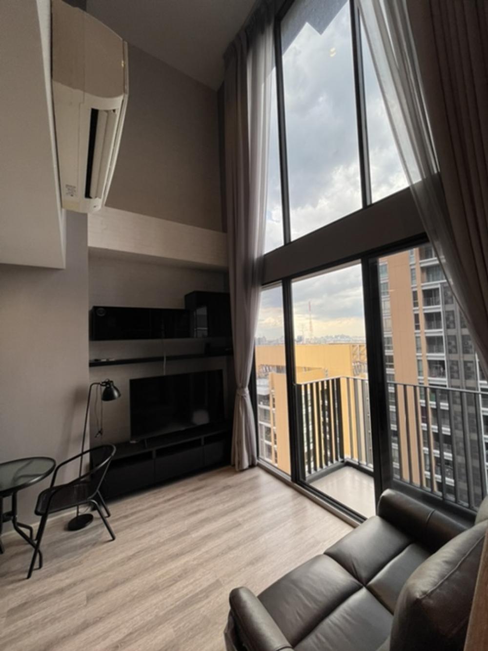 For RentCondoRama9, Petchburi, RCA : Luxury condo for rent, Ideo Mobi Asoke , Loft Type , fully furnished, ready to move in, luxury condo 200 m. to MRT phetchaburi