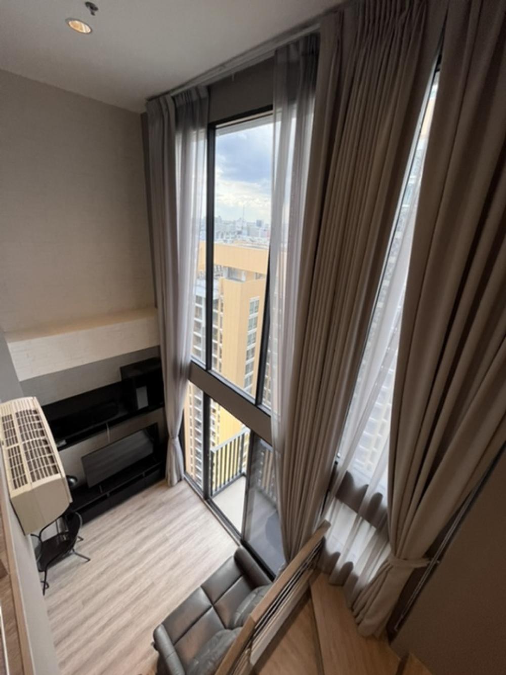 For RentCondoRama9, Petchburi, RCA : Luxury condo for rent, Ideo Mobi Asoke , Loft Type , fully furnished, ready to move in, luxury condo 200 m. to MRT phetchaburi