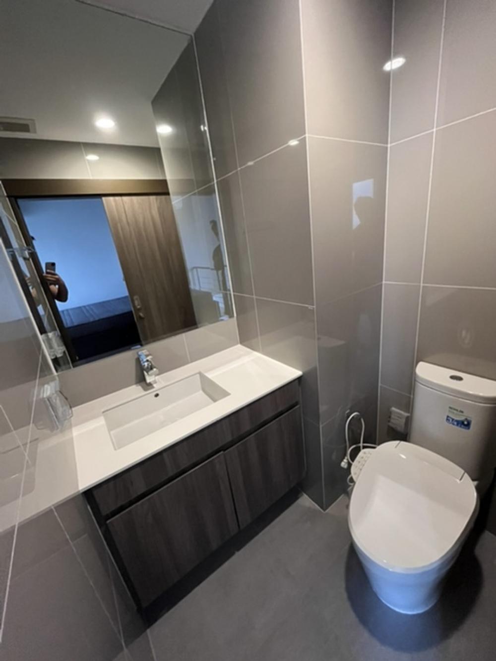 For RentCondoRama9, Petchburi, RCA : Luxury condo for rent, Ideo Mobi Asoke , Loft Type , fully furnished, ready to move in, luxury condo 200 m. to MRT phetchaburi