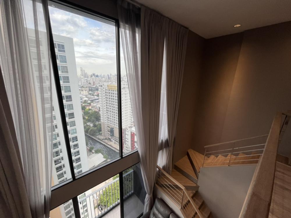 For RentCondoRama9, Petchburi, RCA : Luxury condo for rent, Ideo Mobi Asoke , Loft Type , fully furnished, ready to move in, luxury condo 200 m. to MRT phetchaburi