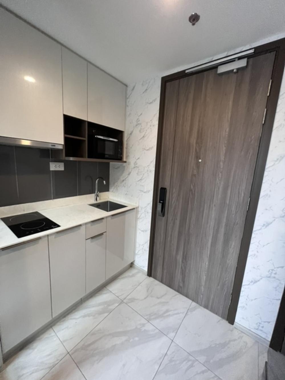 For RentCondoRama9, Petchburi, RCA : Luxury condo for rent, Ideo Mobi Asoke , Loft Type , fully furnished, ready to move in, luxury condo 200 m. to MRT phetchaburi