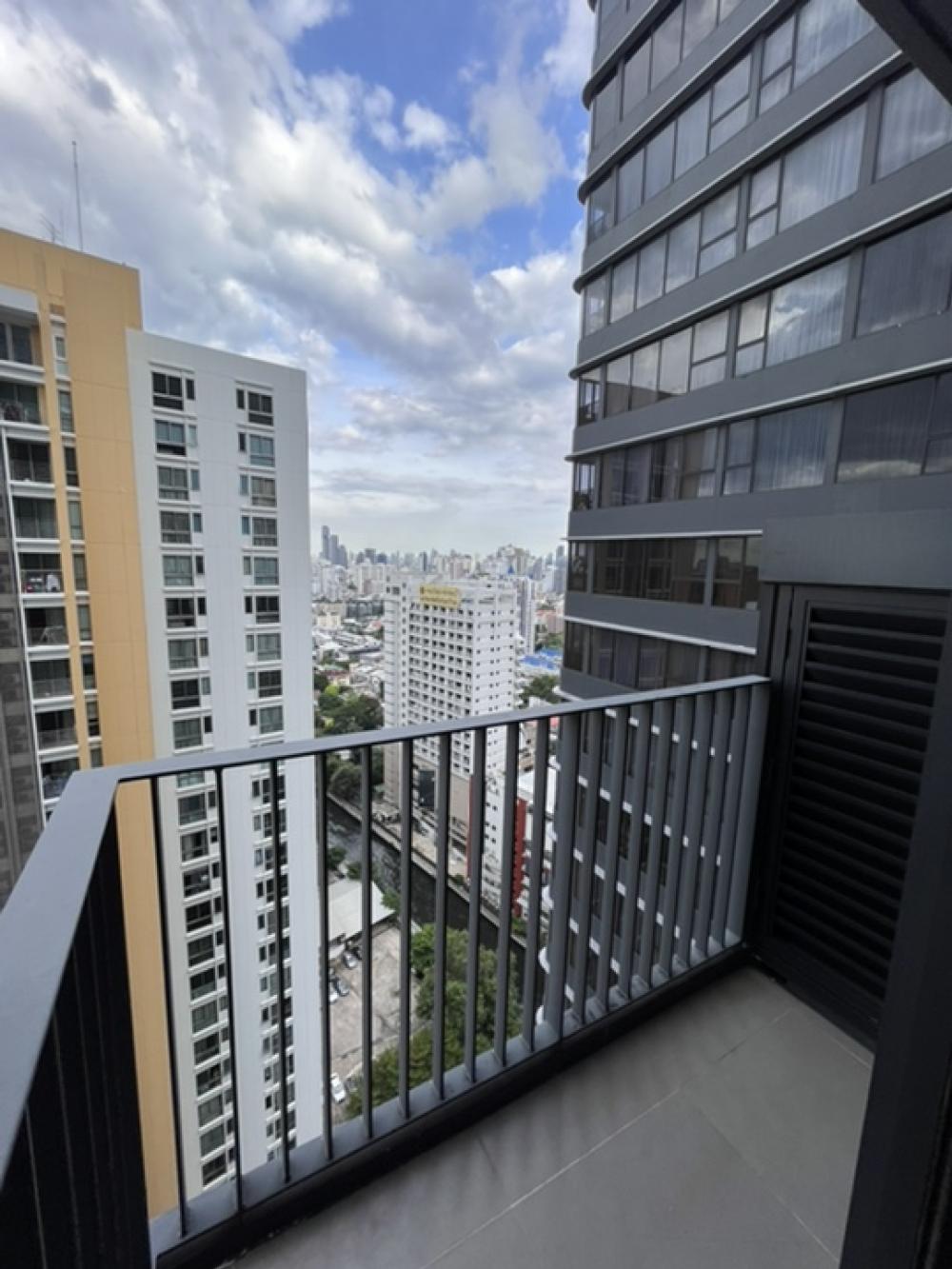 For RentCondoRama9, Petchburi, RCA : Luxury condo for rent, Ideo Mobi Asoke , Loft Type , fully furnished, ready to move in, luxury condo 200 m. to MRT phetchaburi