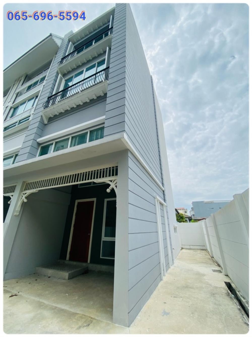 ขายทาวน์โฮมบางนา แบริ่ง ลาซาล : ลาซาล24 ทาวน์โฮม หลังริม 3.5 ชั้น ซอยลาซาล24