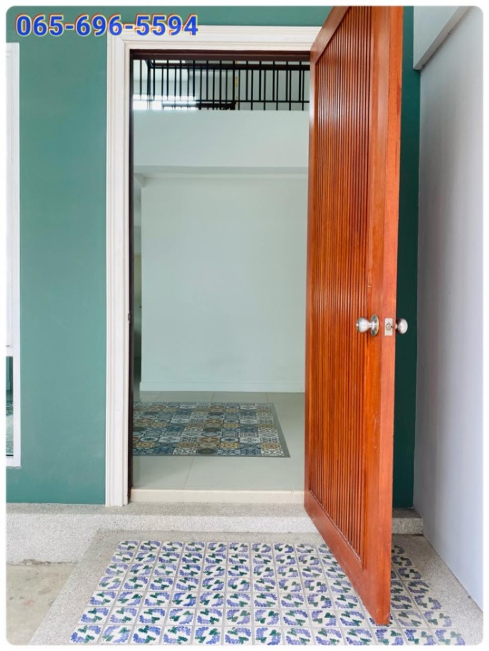 ขายทาวน์โฮมบางนา แบริ่ง ลาซาล : ลาซาล24 ทาวน์โฮม หลังริม 3.5 ชั้น ซอยลาซาล24