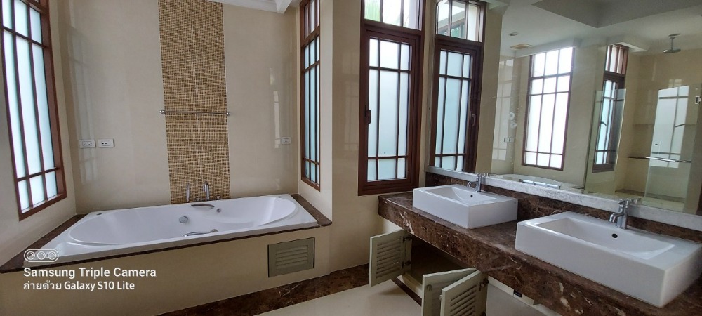 ให้เช่าบ้านอ่อนนุช อุดมสุข : Baan sansiri sukhumvit 67 for rent