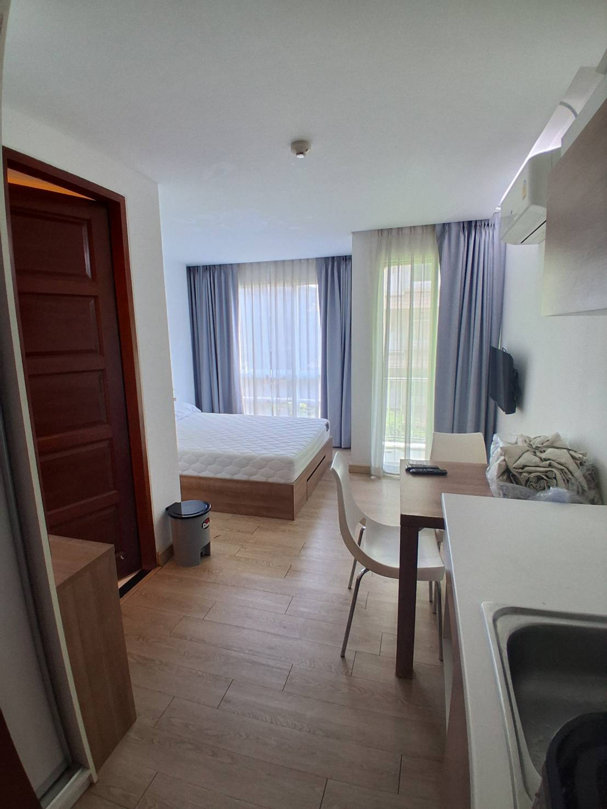 ให้เช่าคอนโดรัชดา ห้วยขวาง : ให้เช่าคอนโด เอมเมอรัลด์ เรสซิเดนท์ รัชดาชั้น 4 ตึก C ขนาด 23 ตร.ม สตูดิโอ 1 ห้องน้ำ #1995#