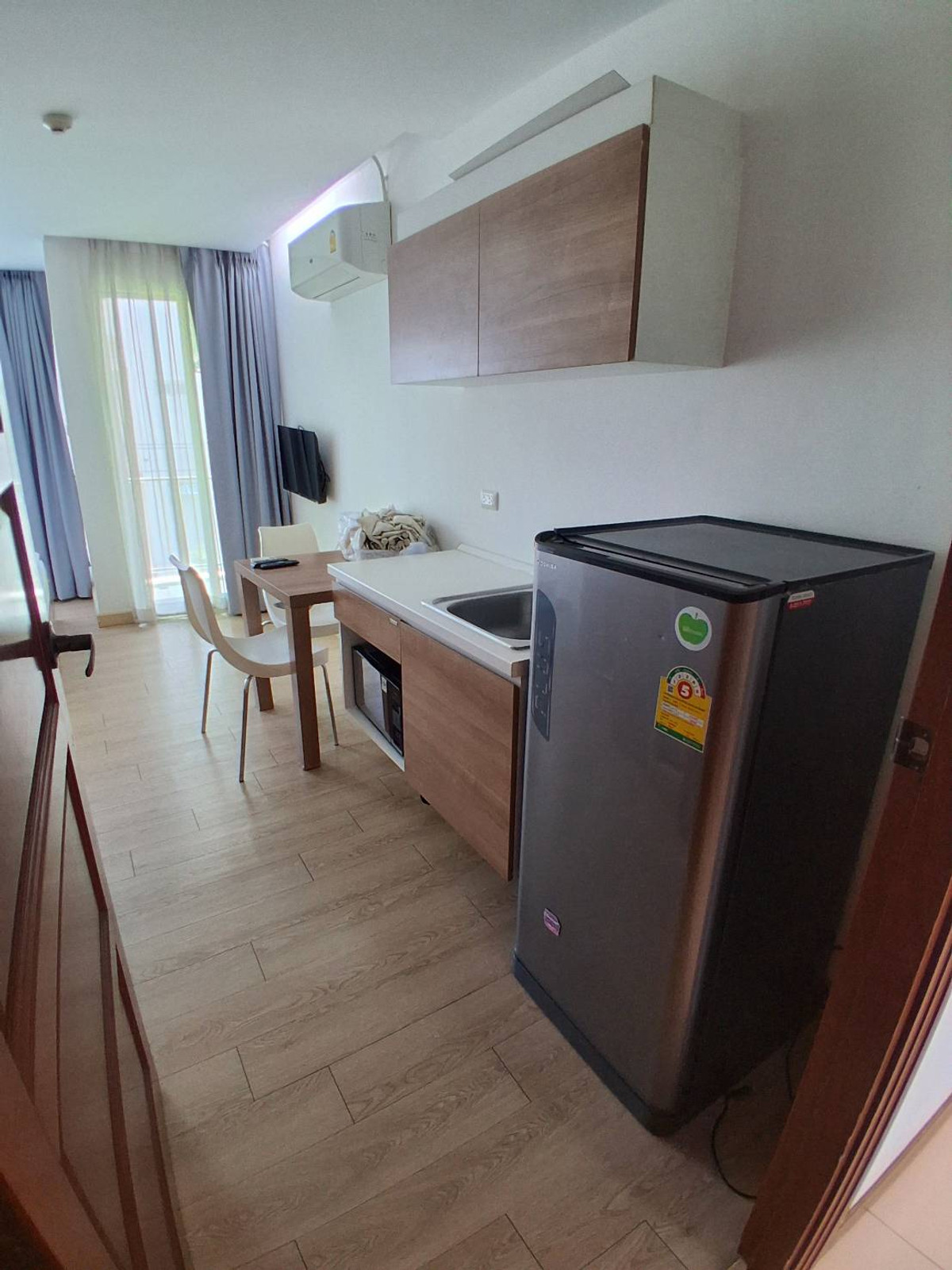 ให้เช่าคอนโดรัชดา ห้วยขวาง : ให้เช่าคอนโด เอมเมอรัลด์ เรสซิเดนท์ รัชดาชั้น 4 ตึก C ขนาด 23 ตร.ม สตูดิโอ 1 ห้องน้ำ #1995#