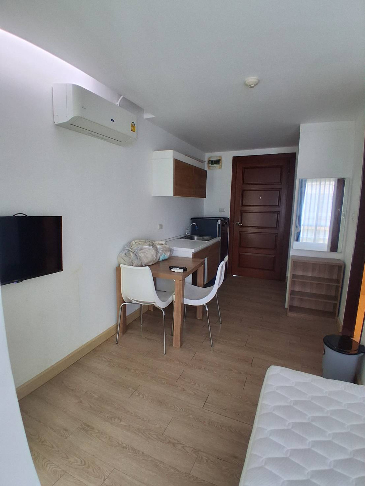 ให้เช่าคอนโดรัชดา ห้วยขวาง : ให้เช่าคอนโด เอมเมอรัลด์ เรสซิเดนท์ รัชดาชั้น 4 ตึก C ขนาด 23 ตร.ม สตูดิโอ 1 ห้องน้ำ #1995#