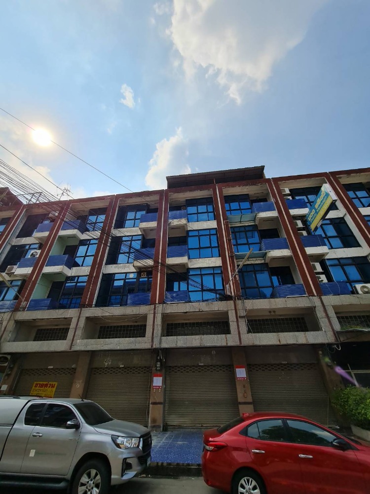 For RentShop HouseVipawadee, Don Mueang, Lak Si : Commercial building, next to Maxval, cheap price 20k, 1-3 year contract, there are 8 buildings