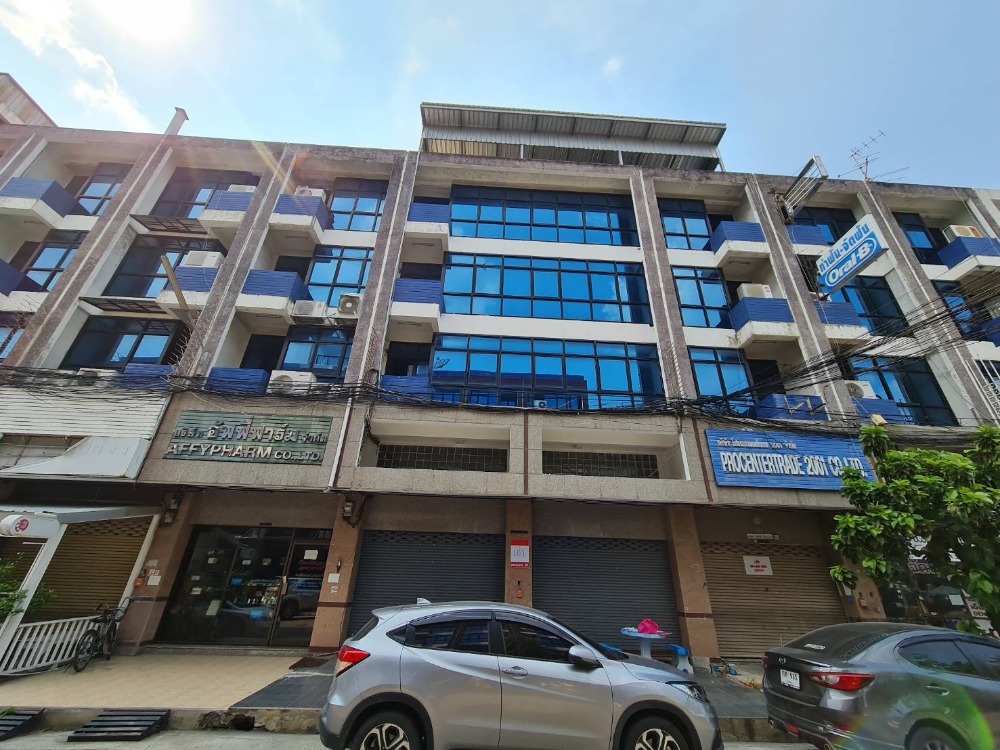 For RentShop HouseVipawadee, Don Mueang, Lak Si : Commercial building, next to Maxval, cheap price 20k, 1-3 year contract, there are 8 buildings