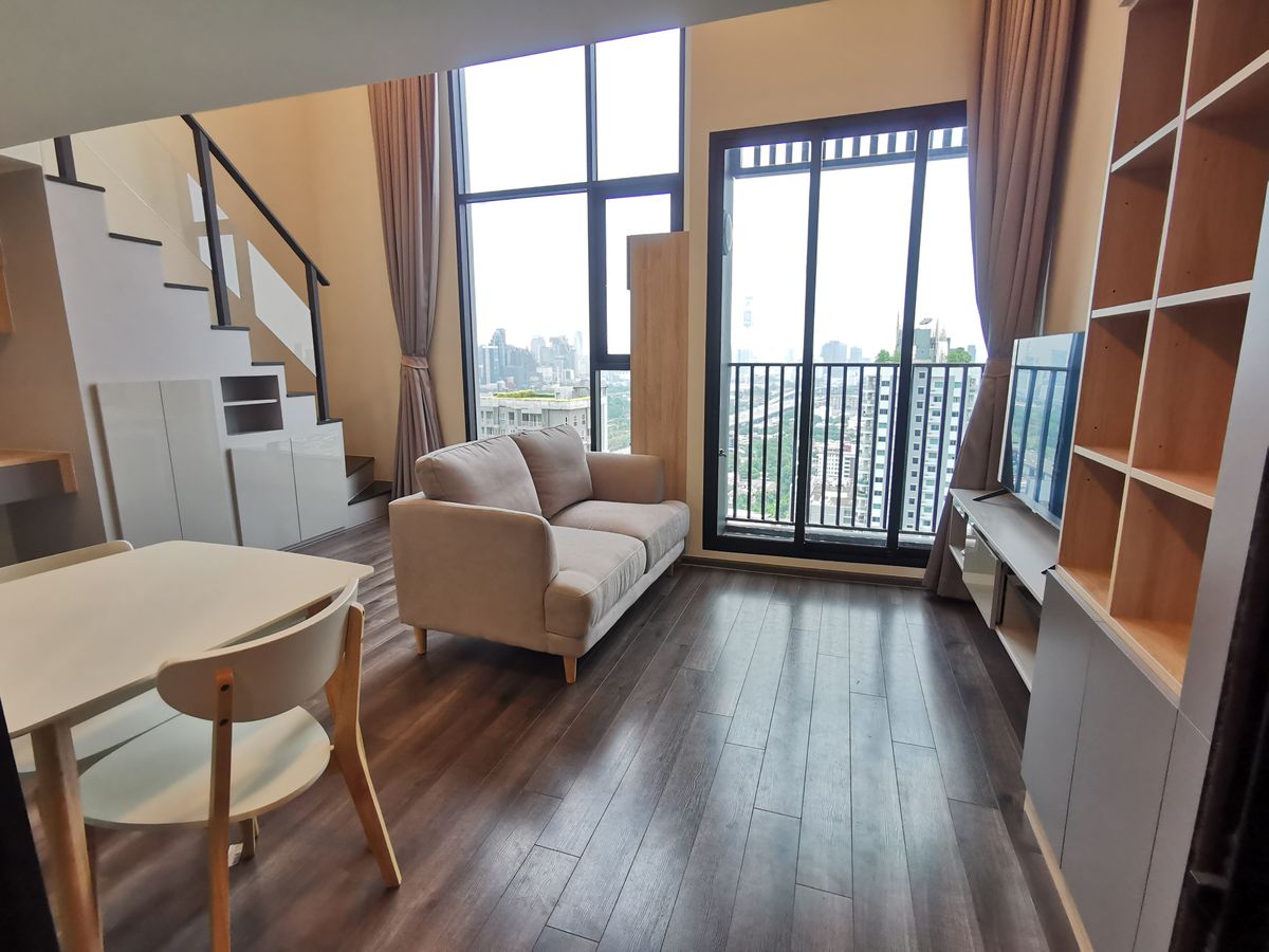 ให้เช่าคอนโดพระราม 9 เพชรบุรีตัดใหม่ RCA : ( พร้อมอยู่แล้ว!! ) ✅️Duplex 1 Bedroom 40 ตร.ม. Knightsbridge Space Rama 9 ใกล้ MRT พระราม 9 และแยกพระราม 9-ดินแดง