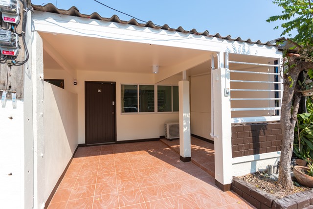 For RentHouseChiang Mai : Rent town house 1 story 20 sq.w. in Mahidol alley 1 Muaeng Chiang Mai (ALP-C-2003005)