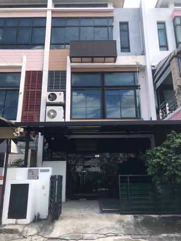 For RentTownhomeYothinpattana,CDC : Townhome for rent The Habital Srivara Town in Town. Along the expressway Ekkamai Ramintra 4 bedrooms