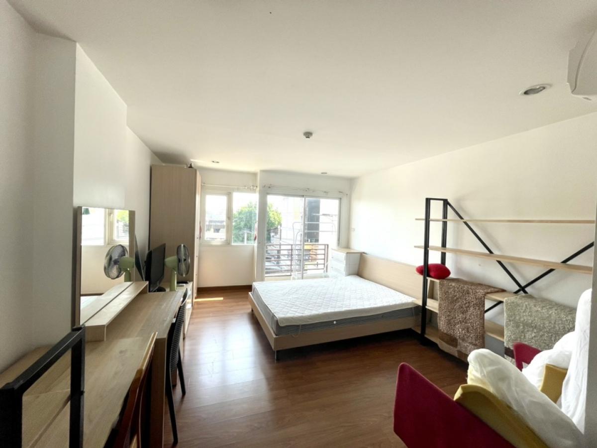 Condo for rent, Ratchawithi City Resort, near BTS Victory Monument. Loading...