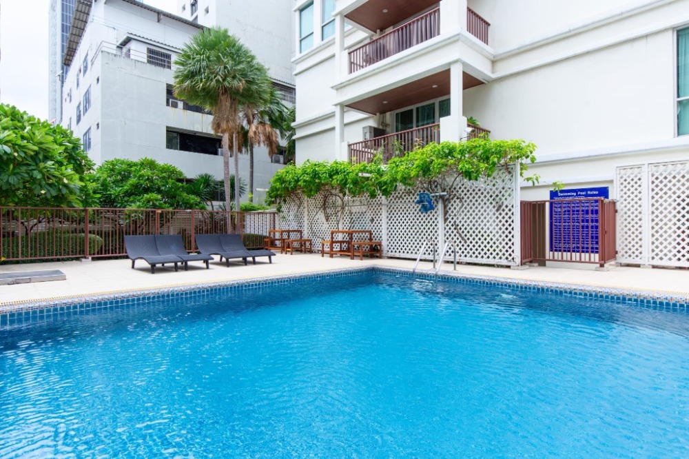 For RentCondoSathorn, Narathiwat : #PetFriendly Sathorn Gallery Residences Silom Area, large Unit 270sqm.  Rent 120,000Baht.