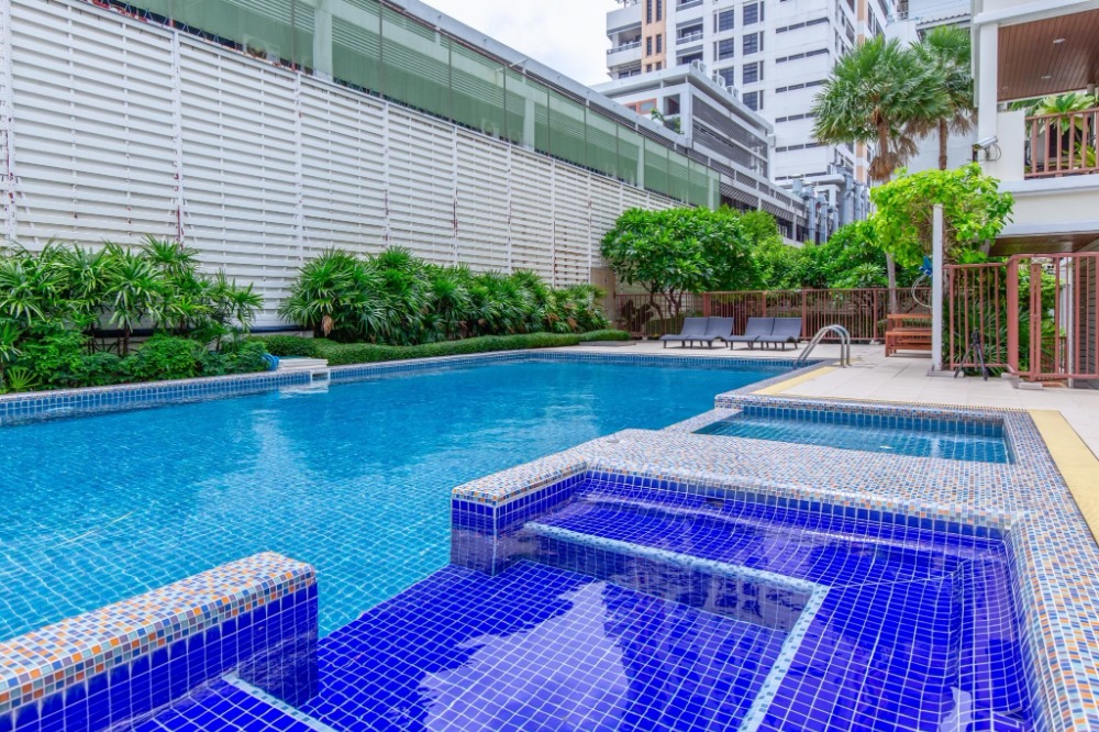 For RentCondoSathorn, Narathiwat : #PetFriendly Sathorn Gallery Residences Silom Area, large Unit 270sqm.  Rent 120,000Baht.