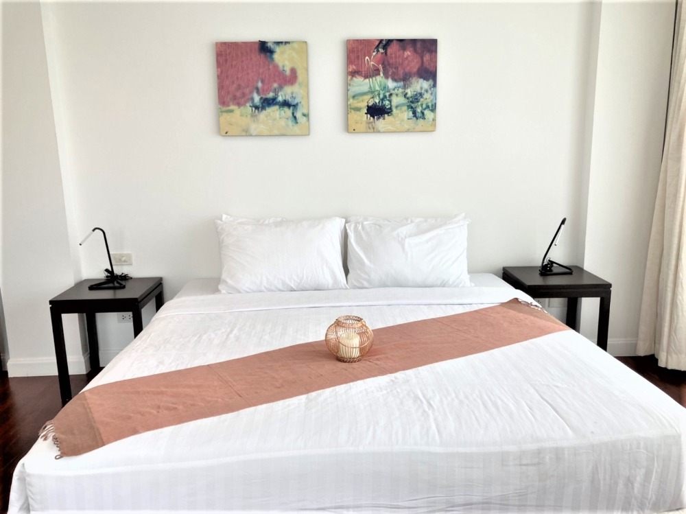For RentCondoSathorn, Narathiwat : #PetFriendly Sathorn Gallery Residences Silom Area, large Unit 270sqm.  Rent 120,000Baht.
