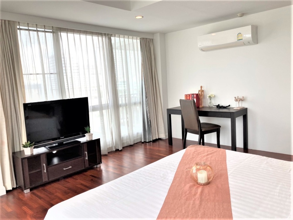 For RentCondoSathorn, Narathiwat : #PetFriendly Sathorn Gallery Residences Silom Area, large Unit 270sqm.  Rent 120,000Baht.