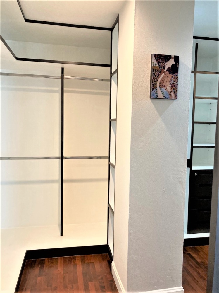 For RentCondoSathorn, Narathiwat : #PetFriendly Sathorn Gallery Residences Silom Area, large Unit 270sqm.  Rent 120,000Baht.