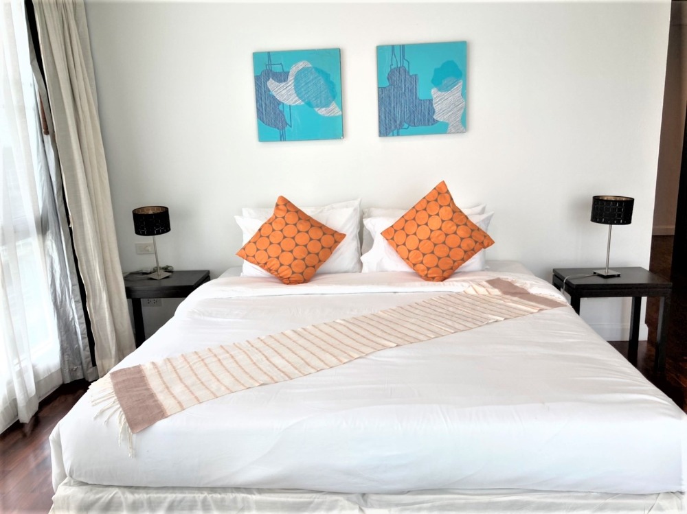 For RentCondoSathorn, Narathiwat : #PetFriendly Sathorn Gallery Residences Silom Area, large Unit 270sqm.  Rent 120,000Baht.