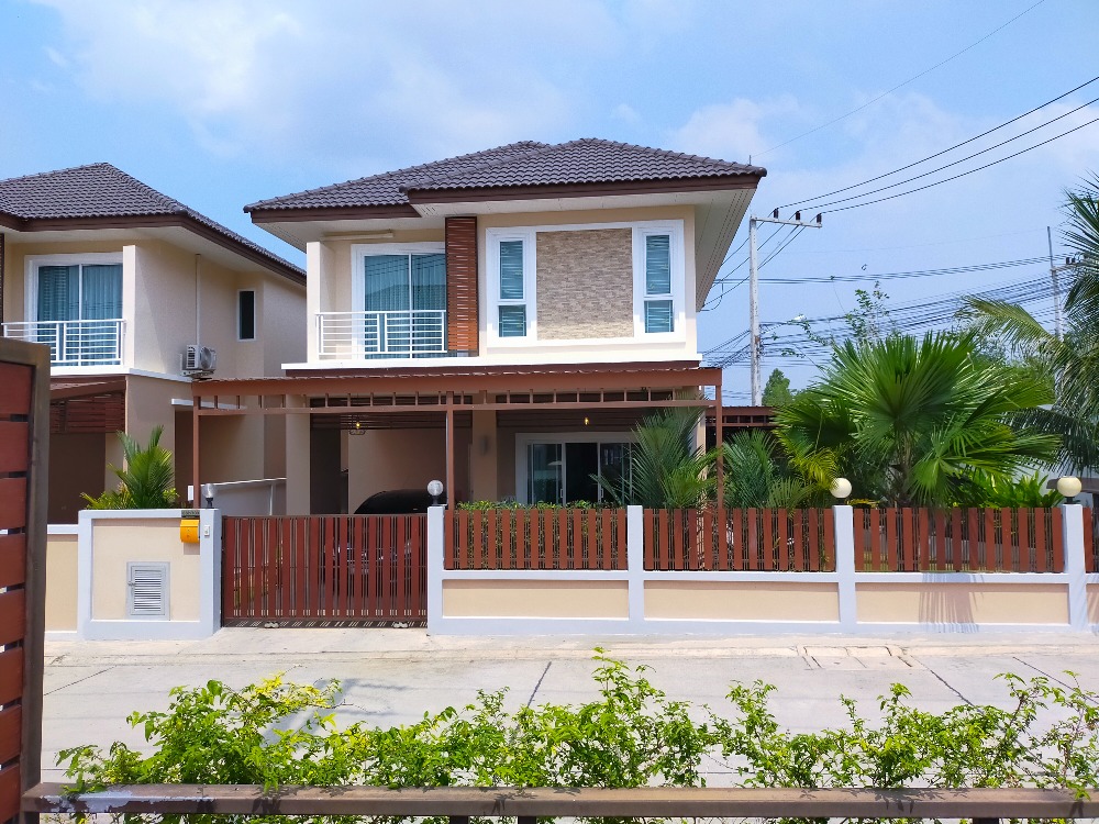For RentHousePattaya, Bangsaen, Chonburi : ✨Two story house for rent, corner house near communal pool and fitness at Grand PMC 7, East Pattaya near Motorway 7-Nongprue , MIS International School, Public park, just 15 minutes drive to Bangkok -Pattaya hospital.✨