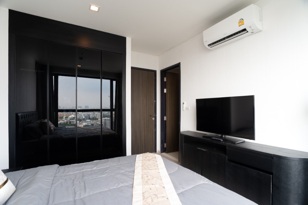 For RentCondoOnnut, Udomsuk : 🔥For Rent Now! 🔥Rhythm 44/1, 2 bedrooms, 2 bathrooms. Fully furnished and equipped with appliances. Ready to move in. Conveniently located just 100 meters from BTS Phra Khanong. ❗