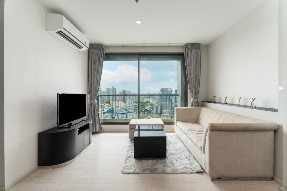 For RentCondoOnnut, Udomsuk : 🔥For Rent Now! 🔥Rhythm 44/1, 2 bedrooms, 2 bathrooms. Fully furnished and equipped with appliances. Ready to move in. Conveniently located just 100 meters from BTS Phra Khanong. ❗