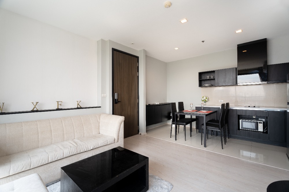 For RentCondoOnnut, Udomsuk : 🔥For Rent Now! 🔥Rhythm 44/1, 2 bedrooms, 2 bathrooms. Fully furnished and equipped with appliances. Ready to move in. Conveniently located just 100 meters from BTS Phra Khanong. ❗