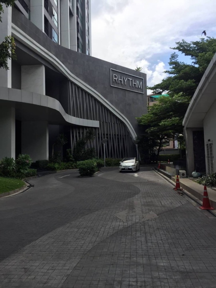 For RentCondoOnnut, Udomsuk : 🔥For Rent Now! 🔥Rhythm 44/1, 2 bedrooms, 2 bathrooms. Fully furnished and equipped with appliances. Ready to move in. Conveniently located just 100 meters from BTS Phra Khanong. ❗
