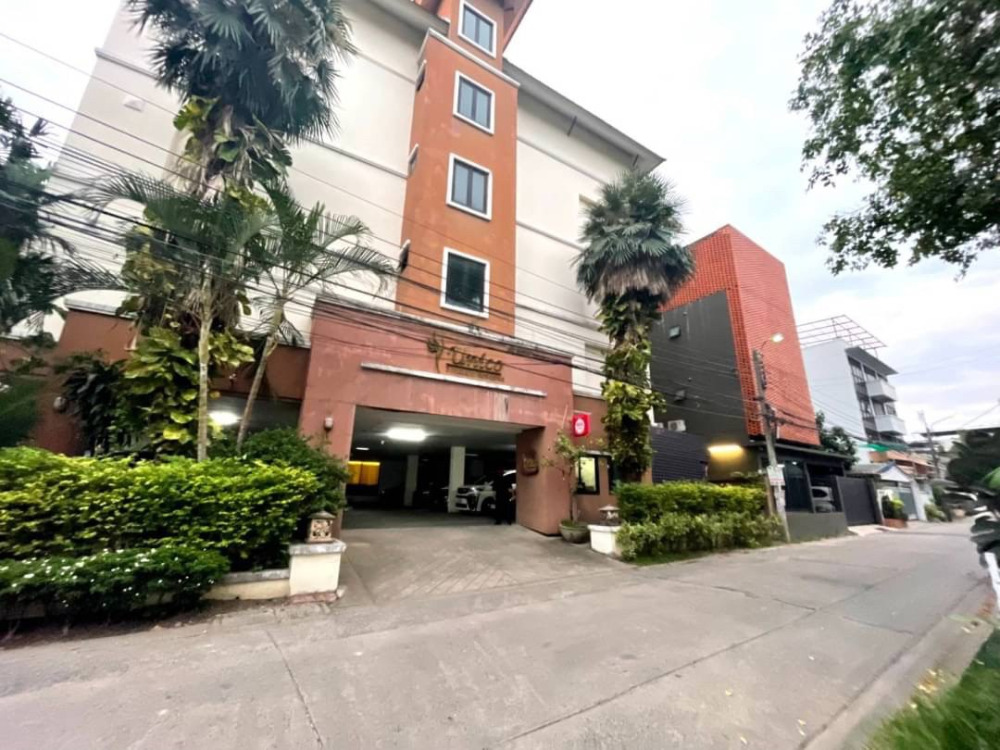 For SaleHotel&Apartment BusinessPattanakan, Srinakarin : 5 storey apartment for sale, 32 rooms, Soi Srinakarin 9, opposite Samitivej Hospital, near the yellow line, on 3 roads