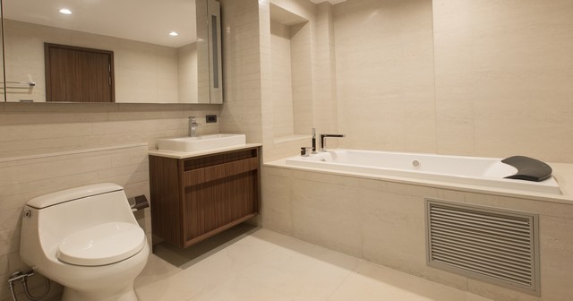 ให้เช่าคอนโดสาทร นราธิวาส : Condo The Hudson Sathorn 7 in the heart of Sathorn. It is a 12-storey condo project