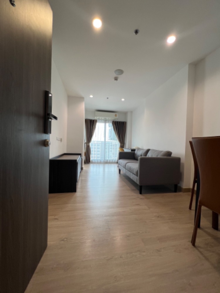 For RentCondoPinklao, Charansanitwong : 🎯 For rent!! The room is very new, Thana Astoria, opposite the Indy market.