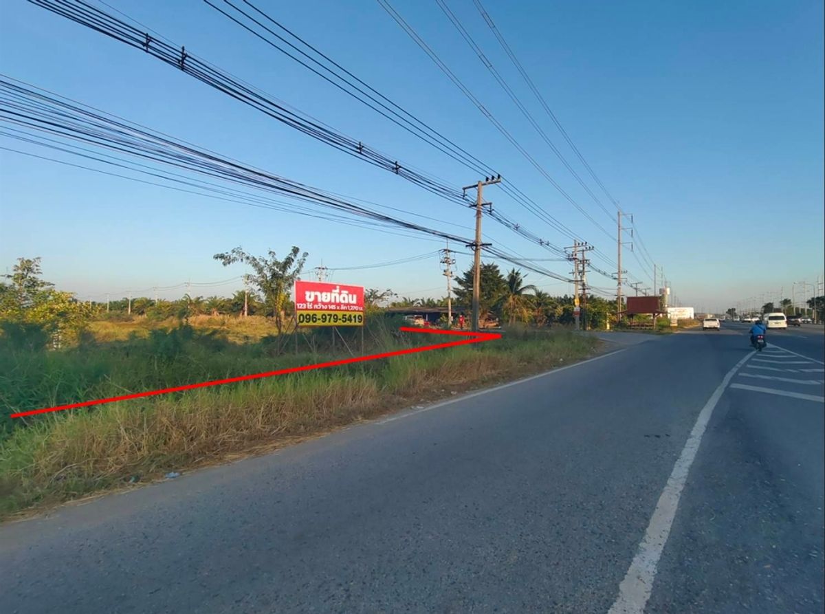 For SaleLandChachoengsao : Land for sale on Suwinthawong Road, 123 rai, next to Bangkok.